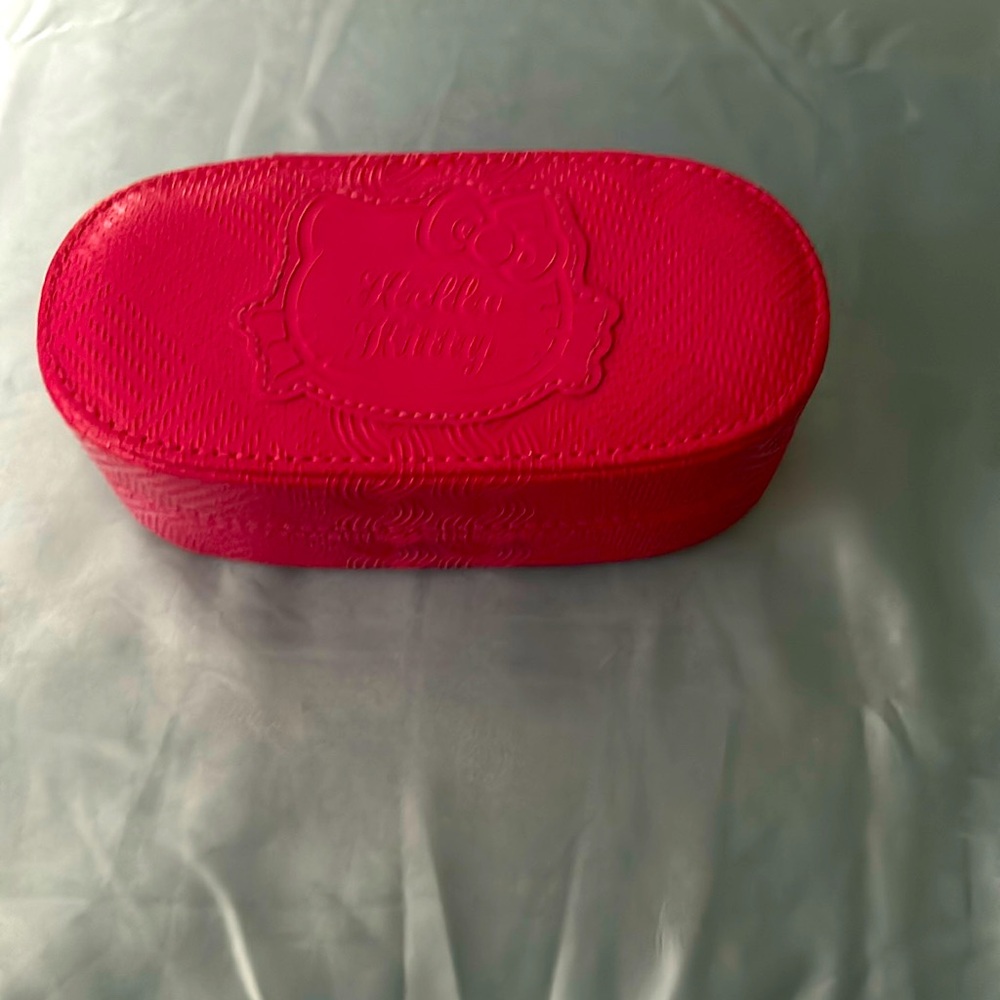 Hello Kitty🎀🎀 Sun Glass case in new condition